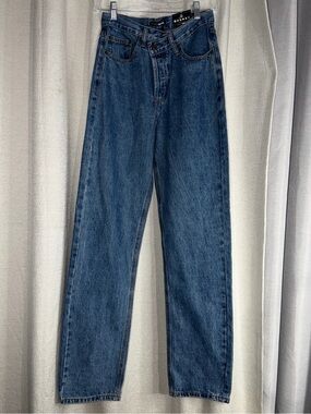 Fashion Nova Cross over front buttons jeans size 0